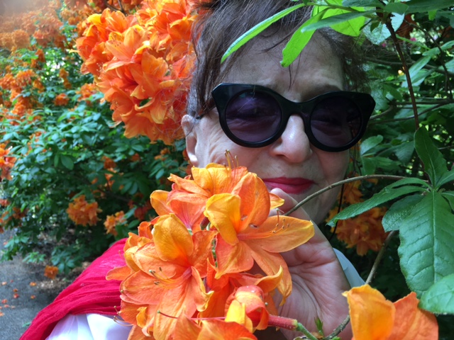 Maya Gordon i kwiaty